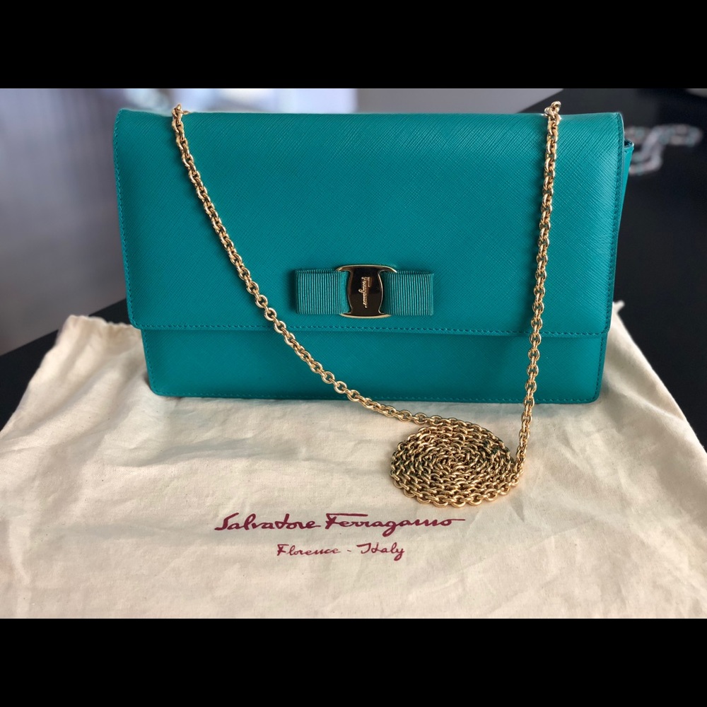 ❌SOLD❌ AUTHENTIC! Salvatore Ferragamo Cross bag